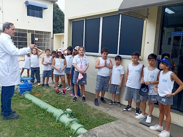 Estudantes do 3º Ano do Centro Educacional de Aracruz visitam o SAAE para aprofundar conhecimento sobre a água