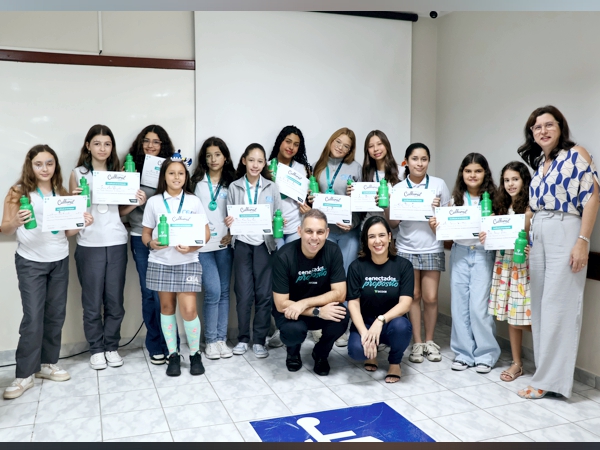 CEA premia e celebra alunos e famílias como protagonistas em etapa local do Concurso Cultural Sicoob 2025
