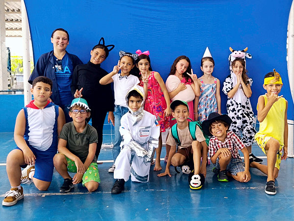 Momento Cultural encanta comunidade escolar com criatividade e aprendizado no CEA