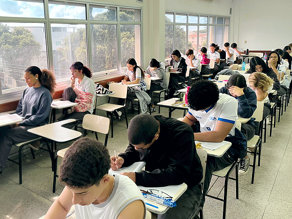 Alunos da 3ª Série do Ensino Médio do CEA vivenciam experiência de simulado nos moldes do ENEM