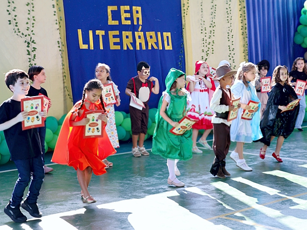 CEA Literário reúne estudantes e famílias em uma manhã de literatura, arte e criatividade