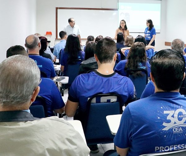 Capacitação anual reforça o preparo dos colaboradores para agir em situações emergenciais no ambiente escolar. Fotos: Alessandro Bitti.