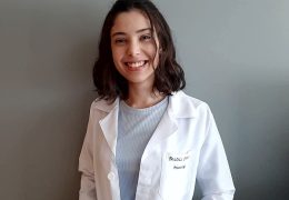 Beatriz Petry é ex-aluna do CEA e começa em março a residência em Psicologia. Foto: Arquivo Pessoal.