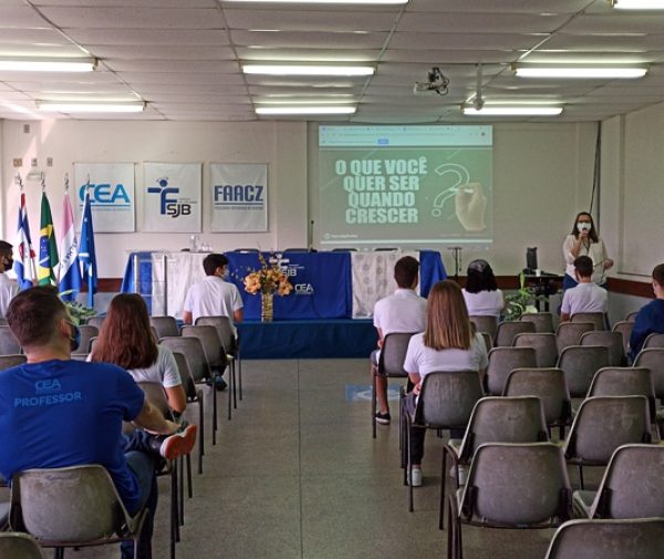 Palestra realizada de forma escalonada com os alunos do Ensino Médio. Foto: Divulgação