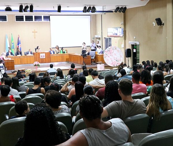 Plenário da Casa de Leis em Aracruz lota em evento de homenagem ao Dia Internacional da Mulher. Fotos: Alessandro Bitti