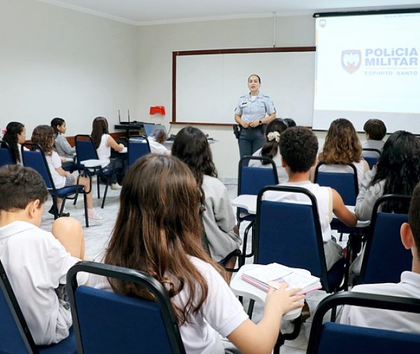 Evento contou com a participação da Polícia Militar para conscientizar alunos sobre disciplina, bullying e consequências legais de condutas inadequadas. Fotos: Alessandro Bitti.