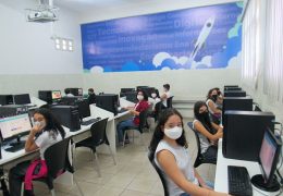 Estudantes durante as aulas de Tecnologia e Inovação. Foto: Divulgação