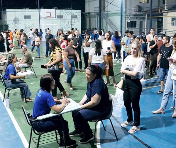Encontros no CEA integraram família e escola para discutir o progresso dos alunos e planejar o ano letivo. Fotos: Divulgação.