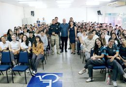 Inspetores da PRF, autoridades locais e jovens dialogaram sobre segurança viária, cidadania e oportunidades profissionais. Fotos: Alessandro Bitti.